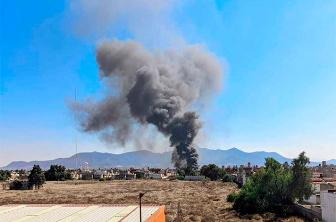 Video: Incendio consume bodega de PET en Tultitlán