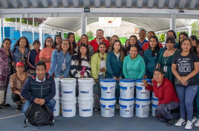 Padres de familia aprovecharán las vacaciones para rehabilitar aulas afectadas por filtraciones; reconocen pronta respuesta del diputado Elías Rescala.