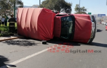 #Toluca: vuelca camioneta en Alfredo del Mazo