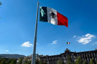 Hoy, más de dos siglos después, autoridades federales, estatales y municipales, recrean ese llamado en una de las ceremonias más solemnes y esperadas del año