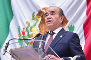 Maurilio Hernández en sesión de la LXII Legislatura
