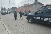 La víctima estaba atada de los pies con cinta gris y vestía pantalón color azul.