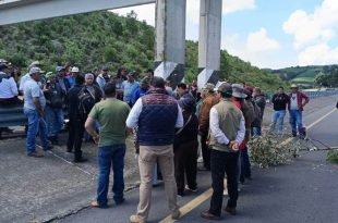 La circulación en la autopista Tenango–Ixtapan de la Sal se vio afectada por una manifestación este domingo.