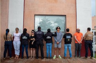 Elementos de seguridad detuvieron a cuatro personas, entre ellas un hombre señalado como presunto líder de una banda dedicada al robo de relojes de alta gama en Toluca y Metepec.