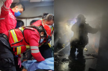 Elementos de Protección Civil y Bomberos de Toluca durante las labores para sofocar el incendio y atender una emergencia médica