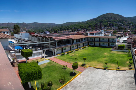 Hotel ISSEMYM en Valle de Bravo y Tonatico, opción de hospedaje decembrino