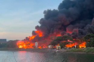 Video: Mueren 28 personas en incendio de fábrica de calzado en China