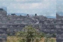 Más de dos mil familias señalan problemas por un tiradero clandestino y descargas de aguas residuales que atribuyen a una planta relacionada con Grupo Zero.