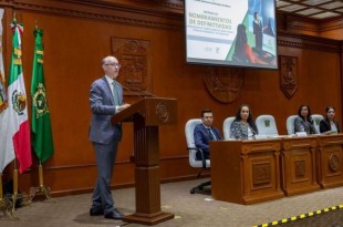 El rector de la Máxima Casa de Estudios mexiquense felicitó a la plantilla docente que, a través de su labor académica, han demostrado su voluntad de aprender.