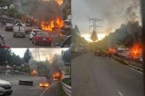 Dos camionetas presuntamente relacionadas con actividades de tala clandestina fueron incendiadas por habitantes de San Pedro Atlapulco.