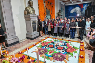 Autoridades legislativas del Estado de México inauguraron la ofrenda de Día de Muertos en el Palacio Legislativo