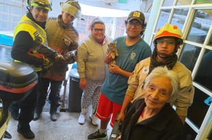 Bomberos rescatan a gatita en Ecatepec