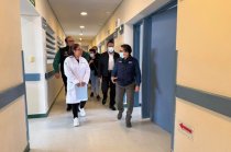 Autoridades de Salud del Estado de México mantienen la atención médica a las personas lesionadas tras el accidente por pirotecnia registrado en Temascalcingo.