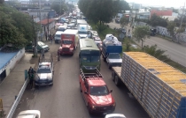 Bloquean carretera federal México-Texcoco en protesta por perforación de pozo