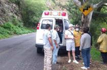 Mañana continuarán labores para sacar el vehículo de la presa