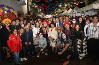 Ana Aurora Muñiz Neyra inaugura el Festival “Todos Santos” acompañada de asistentes