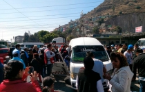 Ocho heridos deja choque entre pipa y camioneta de transporte público