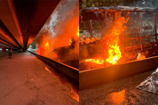 Según los primeros reportes, el chofer detectó humo en la parte trasera y detuvo la unidad de inmediato, ordenando a los pasajeros descender para evitar incidentes mayores.