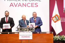 El Presidente Municipal de Tlalnepantla, Raciel Pérez Cruz, acompañado del secretario general de Gobierno del Estado de México, Horacio Duarte Olivares, quien acudió en representación de la gobernadora Delfina Gómez Álvarez.