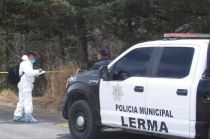 Uno de los hermanos murió y el otró fue hospitalizado; la policía no tiene pistas de los presuntos responsables.