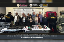 Seis hombres y tres mujeres quedaron detenidos por su posible participación en los delitos de portación, tráfico y acopio de armas prohibidas y contra la salud.