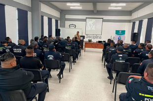 Los cursos incluyen prevención de violencia contra las mujeres, protocolos ante periodistas y defensoras de derechos humanos, fortaleciendo el respeto a la libertad de expresión y la actuación institucional.