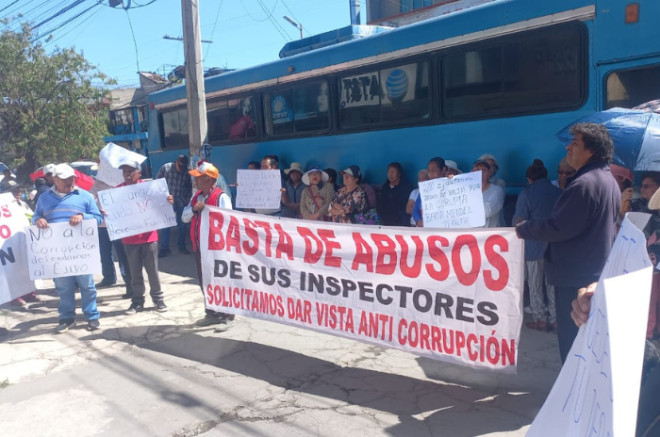 Ejidatarios mostraron pancartas en rechazo a la segunda convocatoria