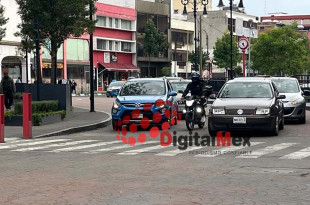 La estrategia incluye acciones paralelas, como la verificación vehicular y programas de reforestación y restauración de espacios verdes.