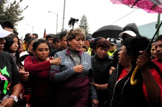 La gobernadora recorrió calles de la colonia Culturas de México, una de las más afectadas