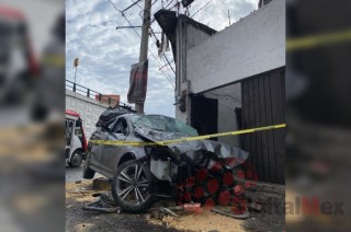 Vecinos del lugar informaron que viajaba solo, logró salir del vehículo por su propio pie y se retiró del lugar.