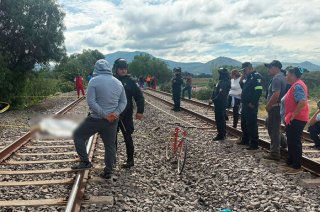 Autoridades acudieron a las vías ferroviarias de Santiago Atlatongo, en Teotihuacán, donde fue localizado un adolescente de 16 años sin vida.