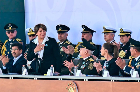 Video: Delfina Gómez acompaña a Sheinbaum en 111 Aniversario de la Fuerza Aérea Mexicana