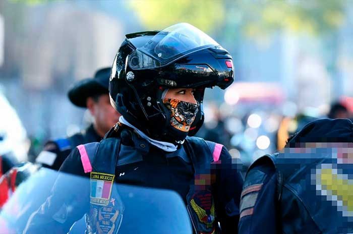 La multa va de 10 a 20 UMAs, equivalentes a entre mil 173 y 2 mil 346 pesos, además de la inmovilización de la motocicleta.