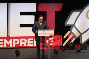 Ricardo Moreno Bastida, presidente municipal de Toluca, encabezó el lanzamiento de la Escuela Municipal de Emprendimiento de Toluca (EMET).