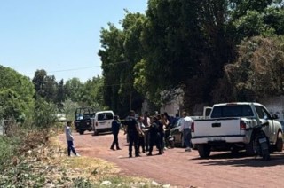 Policías acordonaron la zona en Atlatongo, Teotihuacán, mientras se investigan los hechos ocurridos este jueves.