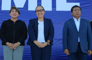 Azucena Cisneros Coss y Delfina Gómez Álvarez encabezaron la toma de protesta de más de 5 mil Comités por la Paz en Ecatepec, acompañadas de vecinos en el deportivo Valle de Anáhuac.