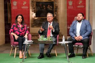 El secretario del Trabajo del Estado de México, Norberto Morales Poblete, presentó la convocatoria del programa Apoyo al Autoempleo para el Bienestar 2026, en compañía de la secretaria de Desarrollo Económico, Laura González Hernández.
