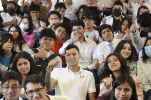 Los estudiantes aprovecharon para retroalimentar lo expresado por el originario del Estado de México