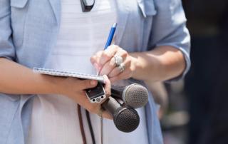 La directora del medio digital The Observer abordó un vehículo de servicio colectivo a las 19:00 horas y a los minutos de avanzar, tres hombres la amagaron con un arma de fuego