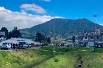 Vecinos dijeron que a unos metros de la parada de autobuses se encontraba una persona tirada