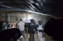 Autoridades federales y estatales aseguraron dos inmuebles en Ocuilan y decomisaron más de 21 mil metros cúbicos de madera presuntamente ilegal.