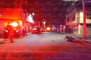 El crimen movilizó a cuerpos de emergencia y seguridad en Capulhuac, mientras la Fiscalía del Estado de México inició las investigaciones para esclarecer los hechos.