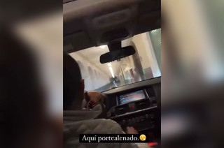 En el video se puede apreciar que van al menos tres personas, entre ellas una mujer