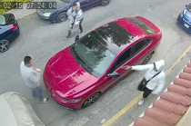 Cámara de seguridad capta el momento en que sujetos armados interceptan a un automovilista durante el robo de su vehículo en Tultitlán