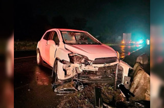 La camioneta en la que viajaba quedó severamente dañada en la parte frontal