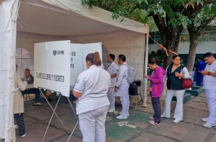 Trabajadores inconformes denuncian presiones durante la consulta y anticipan el triunfo del “no”, mientras esperan el cómputo definitivo del SNTSS.