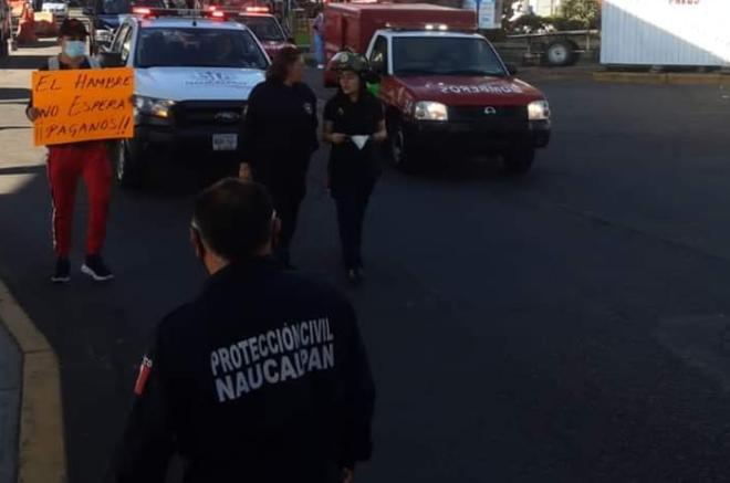 Bomberos señalaron que tampoco les han pagado aguinaldo, prima vacacional ni vales de despensa.