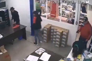 #Video #Cuautitlán: Sujetos armados asaltan tienda con lujo de violencia