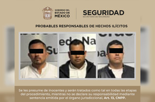 Los detenidos fueron trasladados, junto con los indicios asegurados y el vehículo involucrado, a la Fiscalía General de la República (FGR) en Naucalpan.
