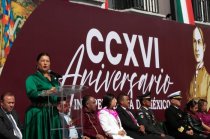 Guadalupe Díaz Avilez encabezó la ceremonia del 16 de septiembre en Ixtlahuaca.